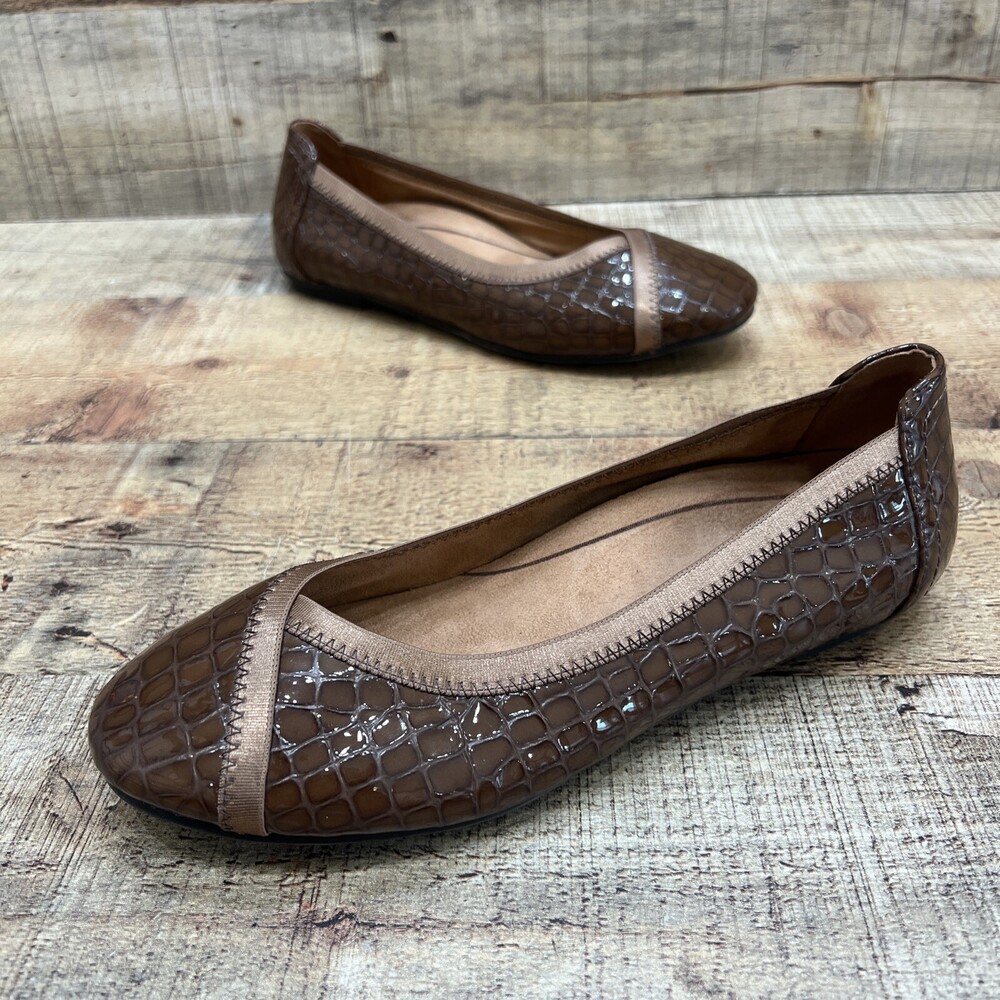 Vionic Caroll Brown Patent Leather Croc Print Womens Flats Size 6